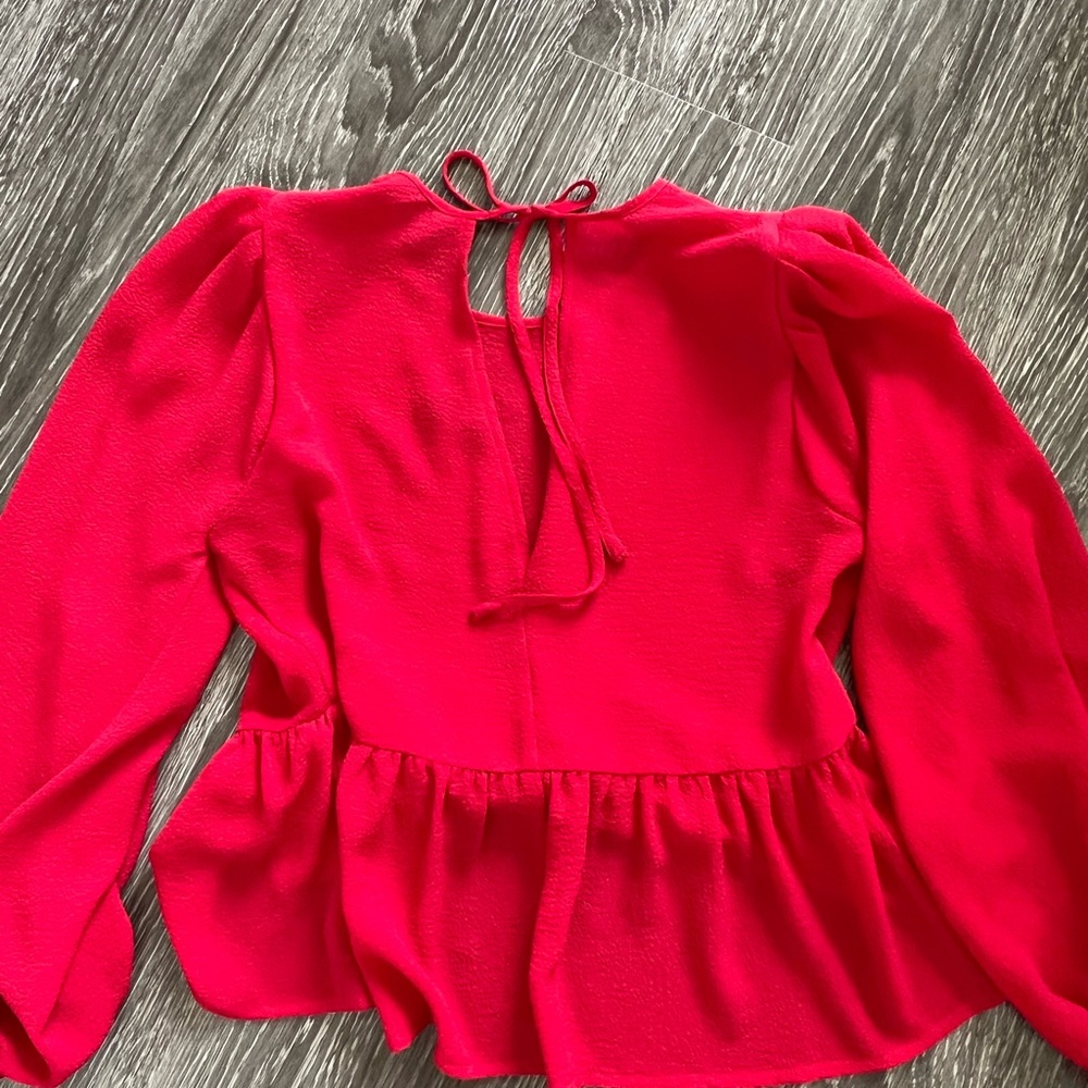 Express red blouse - Picture 4 of 4